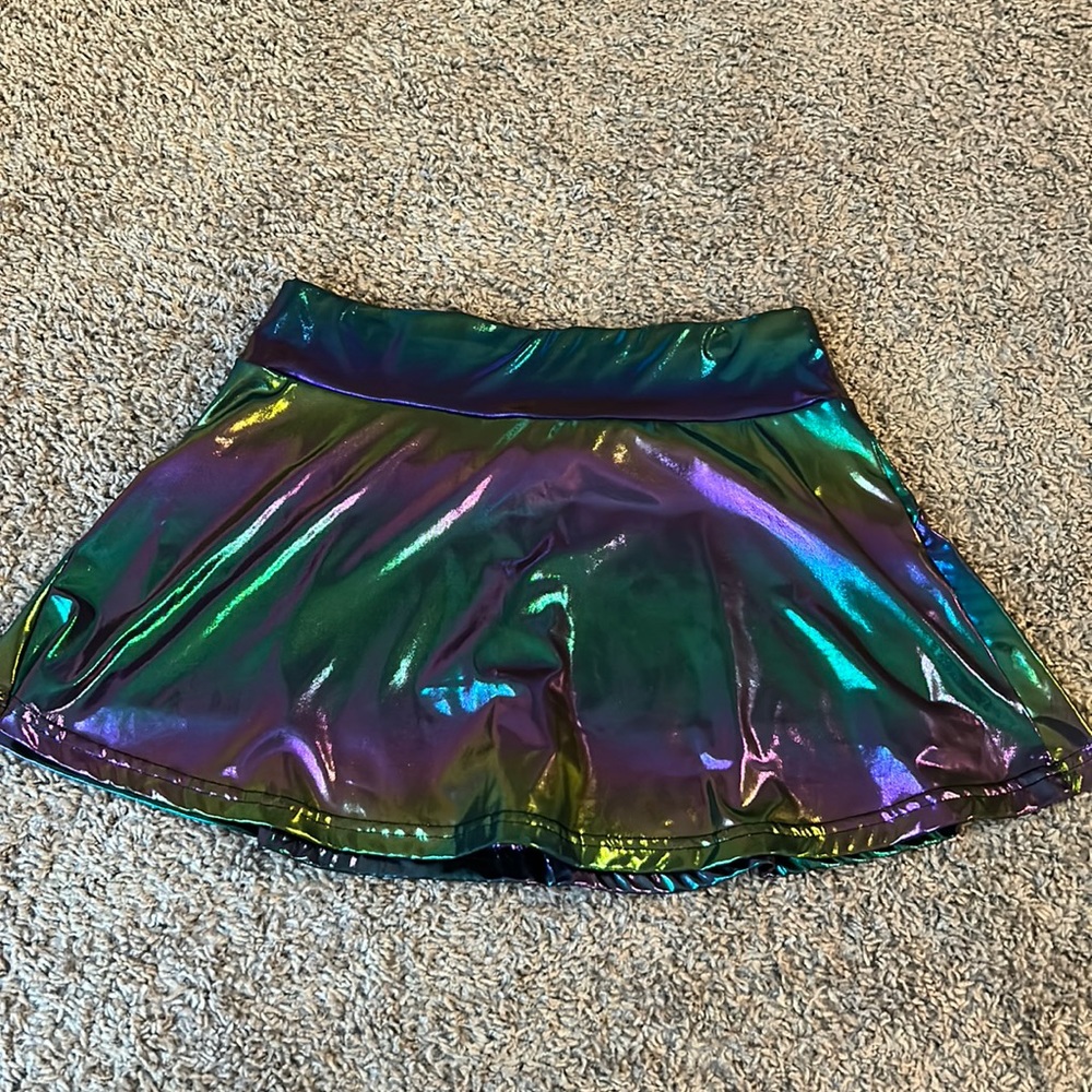 Holographic Skort